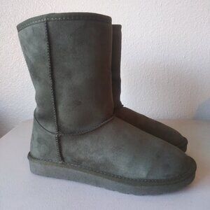 Arizona Starling women's size 7 green flat heel boots